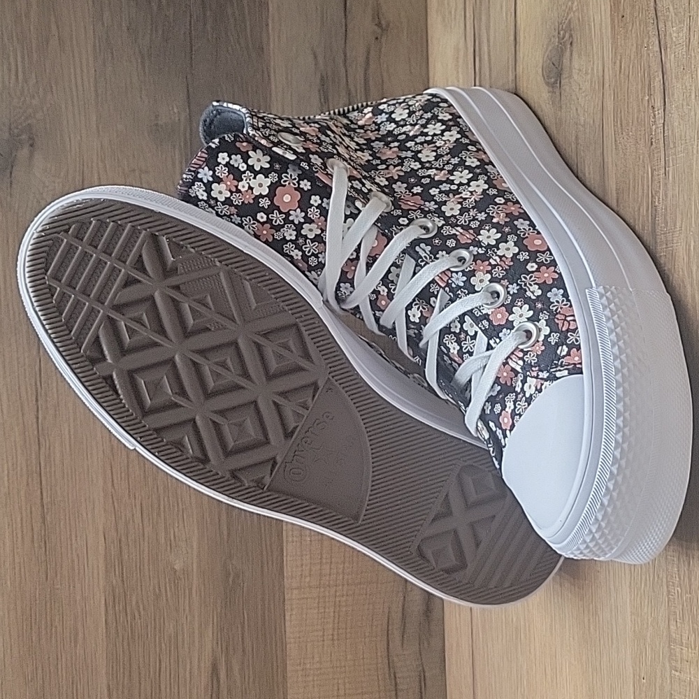 Converse Women's Floral High-Top Sneakers - Black and White Size 7.5 Womens. - Picture 4 of 14